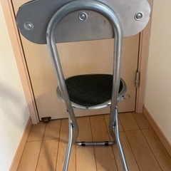 折りたたみイスの画像