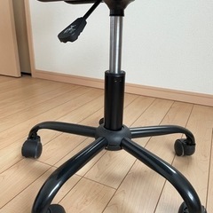 タイヤ付きの椅子の画像