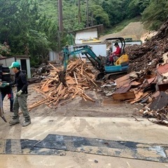トラックに積み込み作業　本日