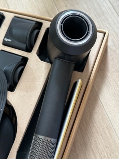 Dyson supersonic ionic HD03ダイソンヘアードライヤー