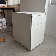 steelcase ワゴン3段　キャビネット　スチールケースの画像