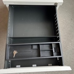 steelcase ワゴン3段　キャビネット　スチールケースの画像