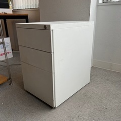 steelcase ワゴン3段　キャビネット　スチールケースの画像