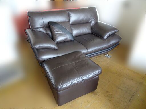 ◆ニトリ◆ ソファ 2人掛けソファ 脚付き オットマン付き クッション付き こげ茶 ブラウン系 レザー 革 家具 リビング