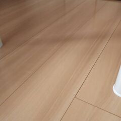 ニトリの白い机（140×59cm）の画像