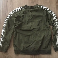 【新品未使用】モスグリーン　ジャンパー　140センチの画像
