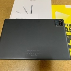 Androidタブレット10インチとワイヤレスキーボードの画像