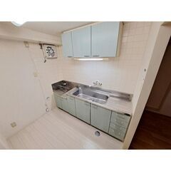 初期費用50000円物件（分割払いなどはありません）弊社より初期費用がが安い条件がありましたらご対応いたします。家賃１カ月無料＆仲介手数料0円＆家財保険全て含まれております。 ハウズマンション物件待ち合わせにてご見学＆ご契約可能です。お問い合わせお待ちしております  LINE公式アカウントに登場！お得な情報を受け取るには、以下のリンクから友だち追加してください。https://lin.ee/g7Kl1pG - 賃貸（マンション/一戸建て）