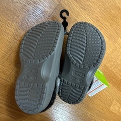 クロックス　キッズ　ボア　マンモス　グレーの画像