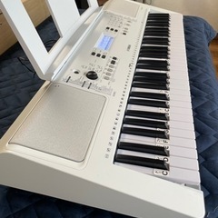 2020年製EZ-300 YAMAHA 電子ピアノ　キーボード　YAMAHA 光る61鍵 キーボード EZ-300の画像