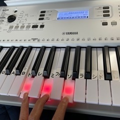 2020年製EZ-300 YAMAHA 電子ピアノ　キーボード　YAMAHA 光る61鍵 キーボード EZ-300の画像