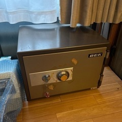 金庫、鍵はついています(番号不明)の画像