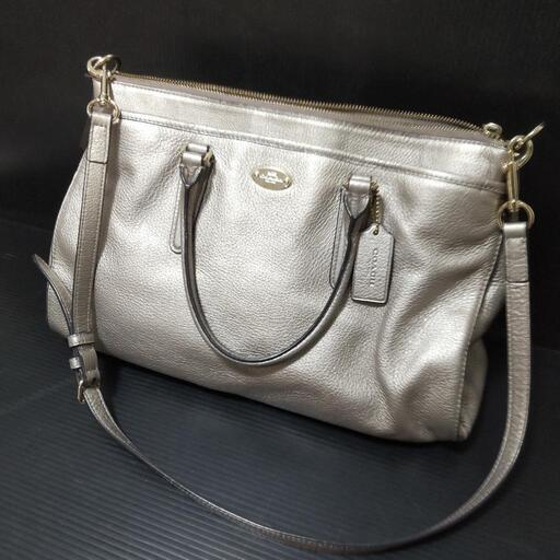 美品COACHコーチ／レザーショルダーバッグ・ショルダーストラップ付