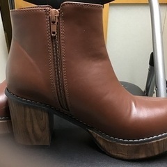 中古　ウッド調ヒール　ショートブーツ　ライトブラウン系　の画像