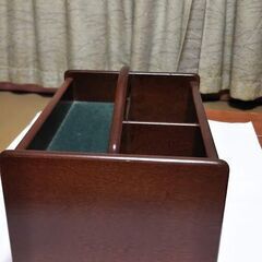 木製　小物入れ　持ち手付きの画像