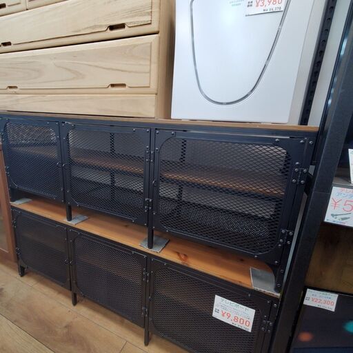 イケアのテレビボード　モデル：フェイルボ