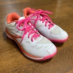 バドミントンシューズ 23.5 レディース YONEX ほぼ未使用