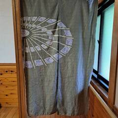 絞りの暖簾　のれん　しぼり　ライトグレー色