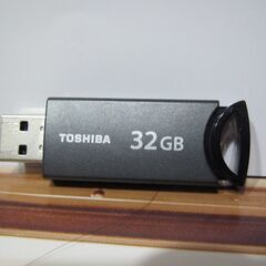 【東芝３２ＧＢメモリー】ＵＳＢメモリー　ウイルスバスターにてチェック済み　使用回数極少の画像