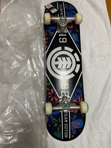 スケートボード　スケボー　コンプリート　エレメント　新品　未使用　element