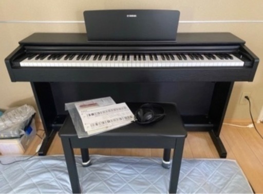 ⭐️問い合わせ急増中⭐️?期間限定SALE? \\未使用美品//YAMAHA YDP-143B イス・クロス付き