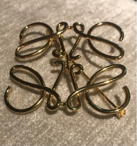 LOEWE アナグラム ゴールドトーンブローチ