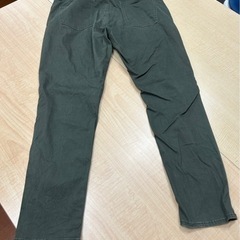 UNIQLO スキニーフィットカラージーンズ　カーキの画像