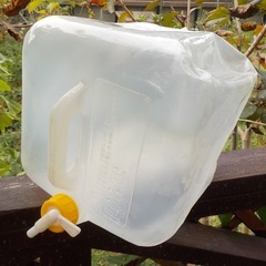 折り畳める　アウトドア用　水ポリタンク　蛇口付き