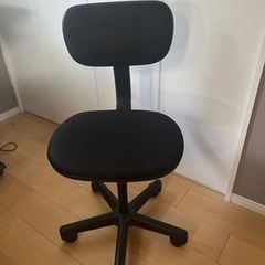 オフィスチェア　黒色