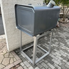 灯油などのライフラインの供給に！鉄製200リットル燃料タンク　灯油、軽油、ボイラー、冬季燃料保管に最適！！の画像