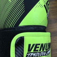 VENUM ボクシンググローブ 12ozの画像