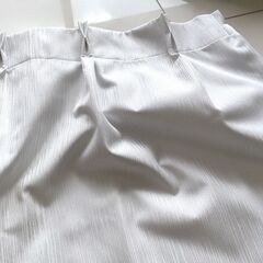 カーテン【白】【大型】【防音・断熱・遮光・形状記憶加工】横幅 94 cm / 丈 190 cm / 2 枚の画像
