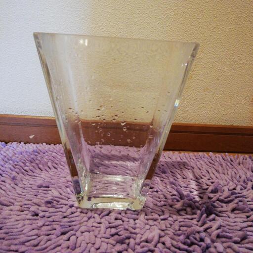 ガラス製花瓶