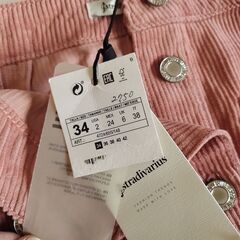 ピンクのミニスカートの画像