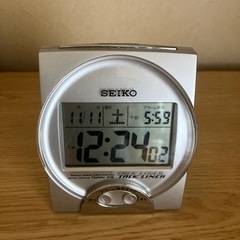 音声で時刻を教えてくれる時計の画像