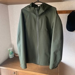 ユニクロ　ブロックテックパーカー　Ｌサイズ　
