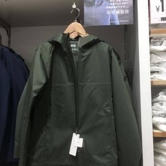 ユニクロ　ブロックテックパーカー　Ｌサイズ　の画像