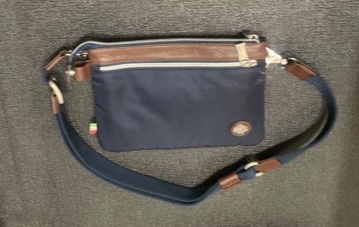 【新品】Orobiancoショルダーバッグお譲りします。