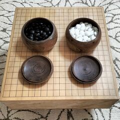 値下げしました！古いものですが、碁盤と碁石はいかがでしょうか？