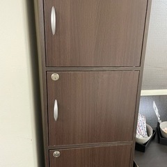 収納棚5段　扉・鍵付き