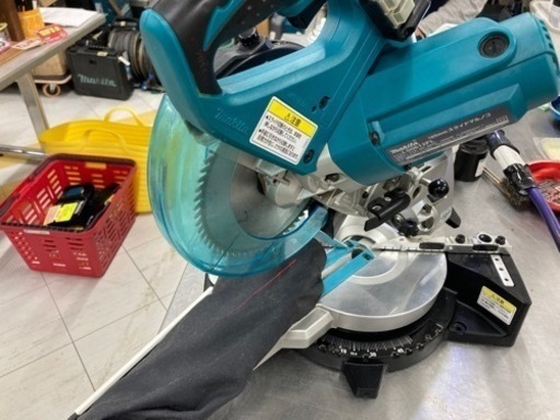 中古品 □ makita スライド丸ノコ LS0612F □ D □ IT91TD6AAFWW