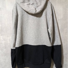 アディダス　パーカーの画像