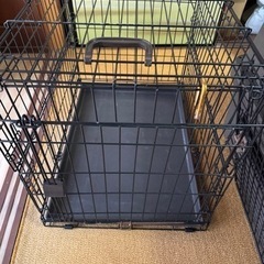 ペットゲージ2個とトイレ2個の画像