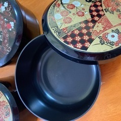 蓋つきの器(プラスチック)の画像