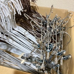 ハンガーまとめ売り　121本の画像