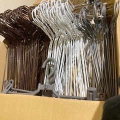 ハンガーまとめ売り　121本の画像