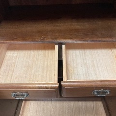 アンティークな棚の画像