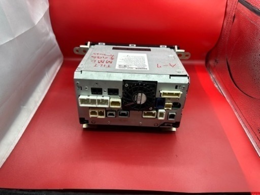 トヨタ純正 カーナビ NHZT-W58  モニター閉めに手の補助が必要