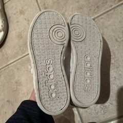 adidas ホワイトスニーカー19cmの画像