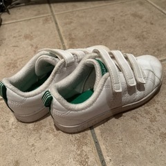 adidas ホワイトスニーカー19cmの画像